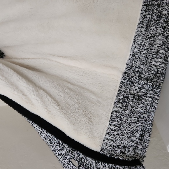 Cavalini Sweater Vest hoodie Super Cozy Zipper and button closure size M Winter - Picture 6 of 12